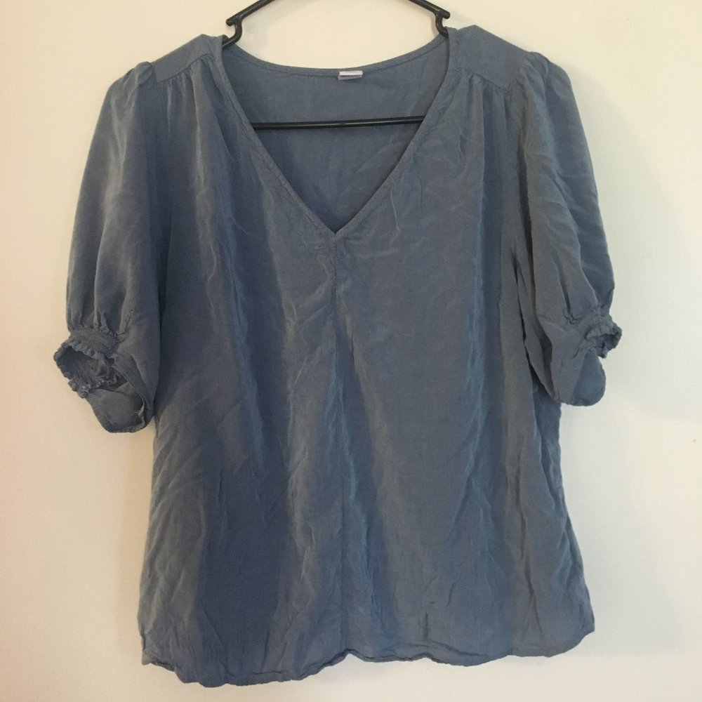 Blue Old Navy shirt (Medium)